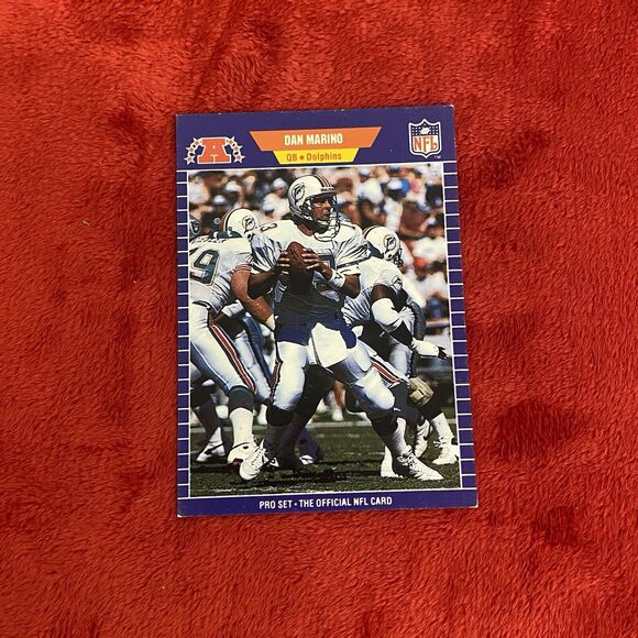 1989 Pro Set Football Card Dan Marino QB Miami Dolphins #220 - Picture 1 of 2
